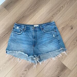 Abercrombie & Fitch Jean Short The Mom Short High Rise 33/16 Distressed